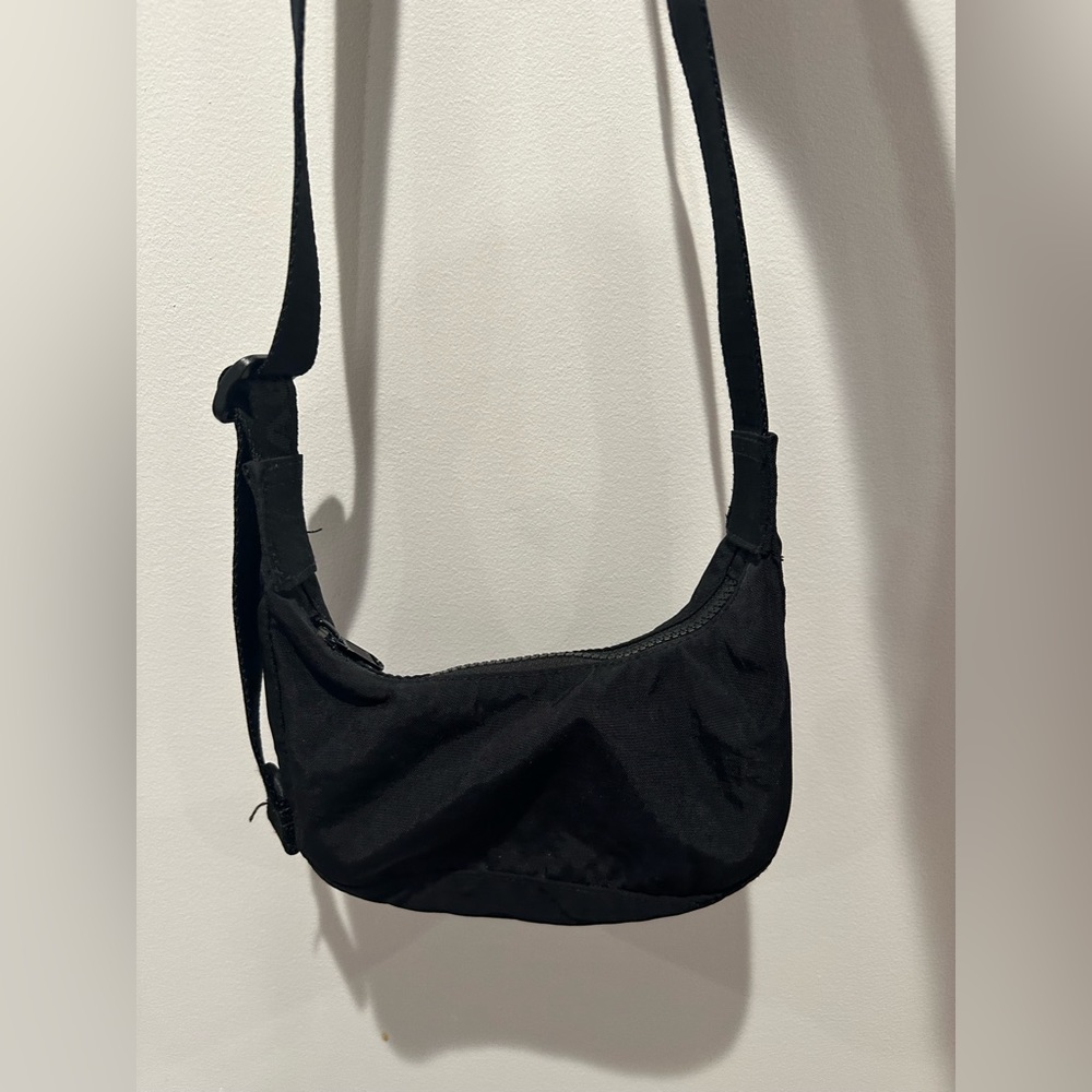 Baggu Mini Crescent in Black